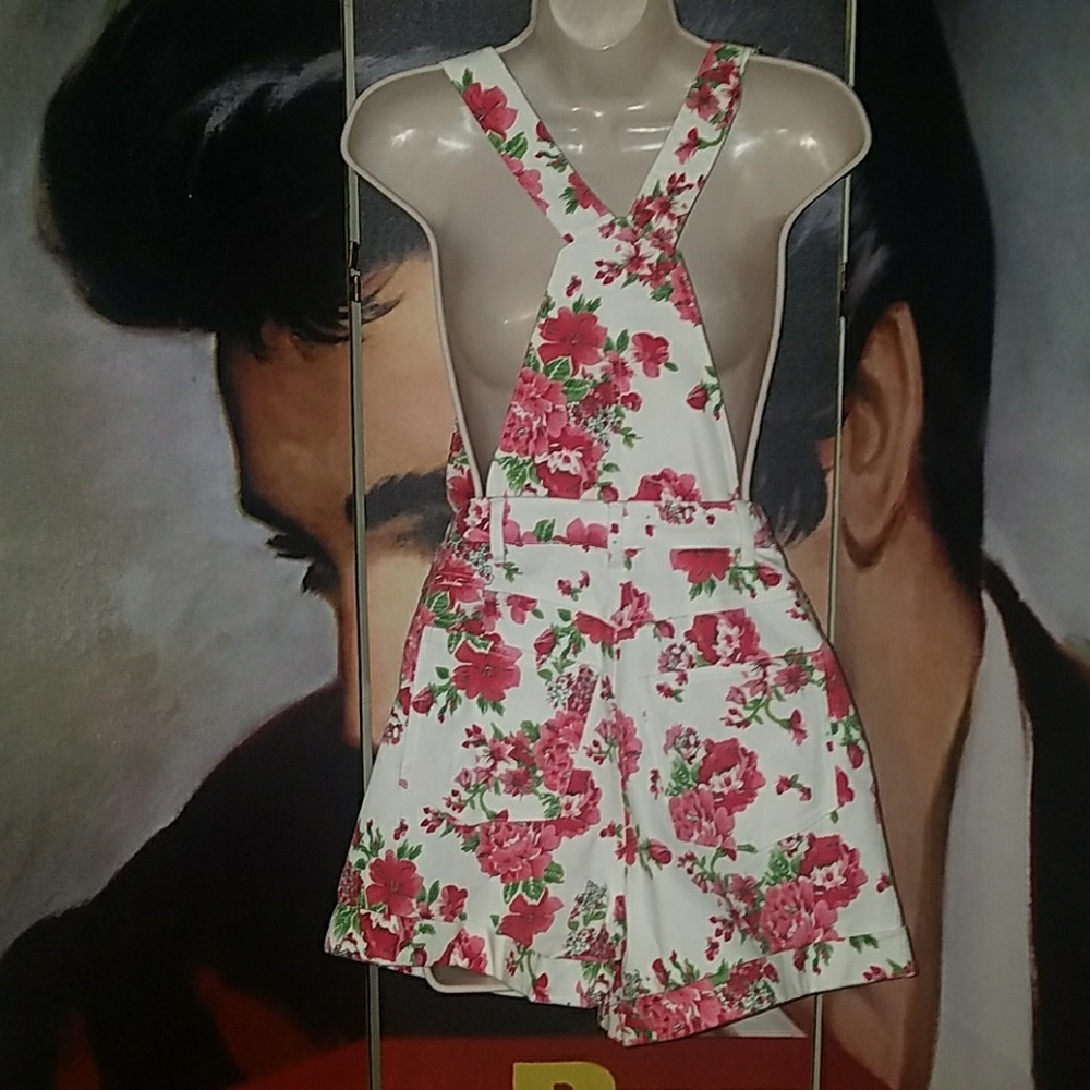 Tatyana Floral Sassy Overalls w Detachable Shorts - Picture 7 of 8
